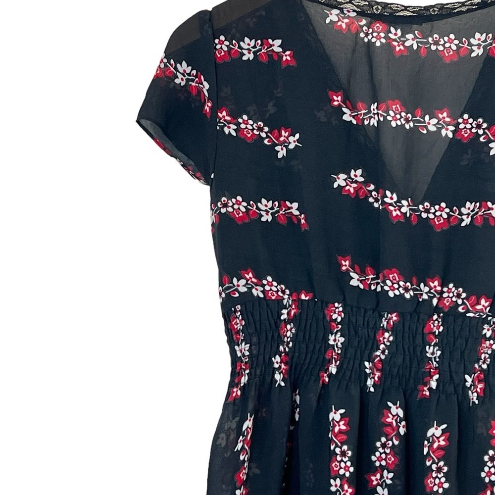 Lia Lee | Floral v-neck short sleeve breezy smocked waist blouse size me… - Picture 9 of 11